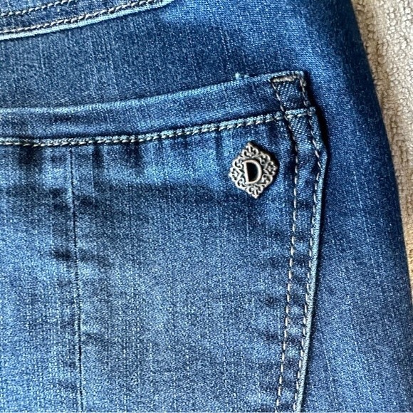 **NWOT Democracy Baby Bootcut “booty lift” Jeans SZ8 - Picture 8 of 10